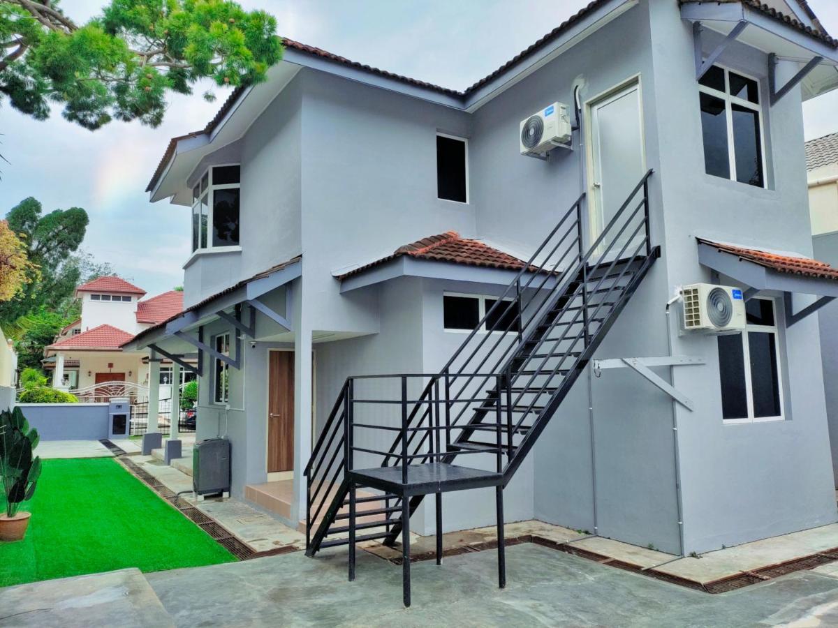 Semi-Detached, Up To 21 Pax, 4 Bedrooms, 3 Bathrooms, 4 Car Parks By Star Home Bayan Lepas Exterior foto
